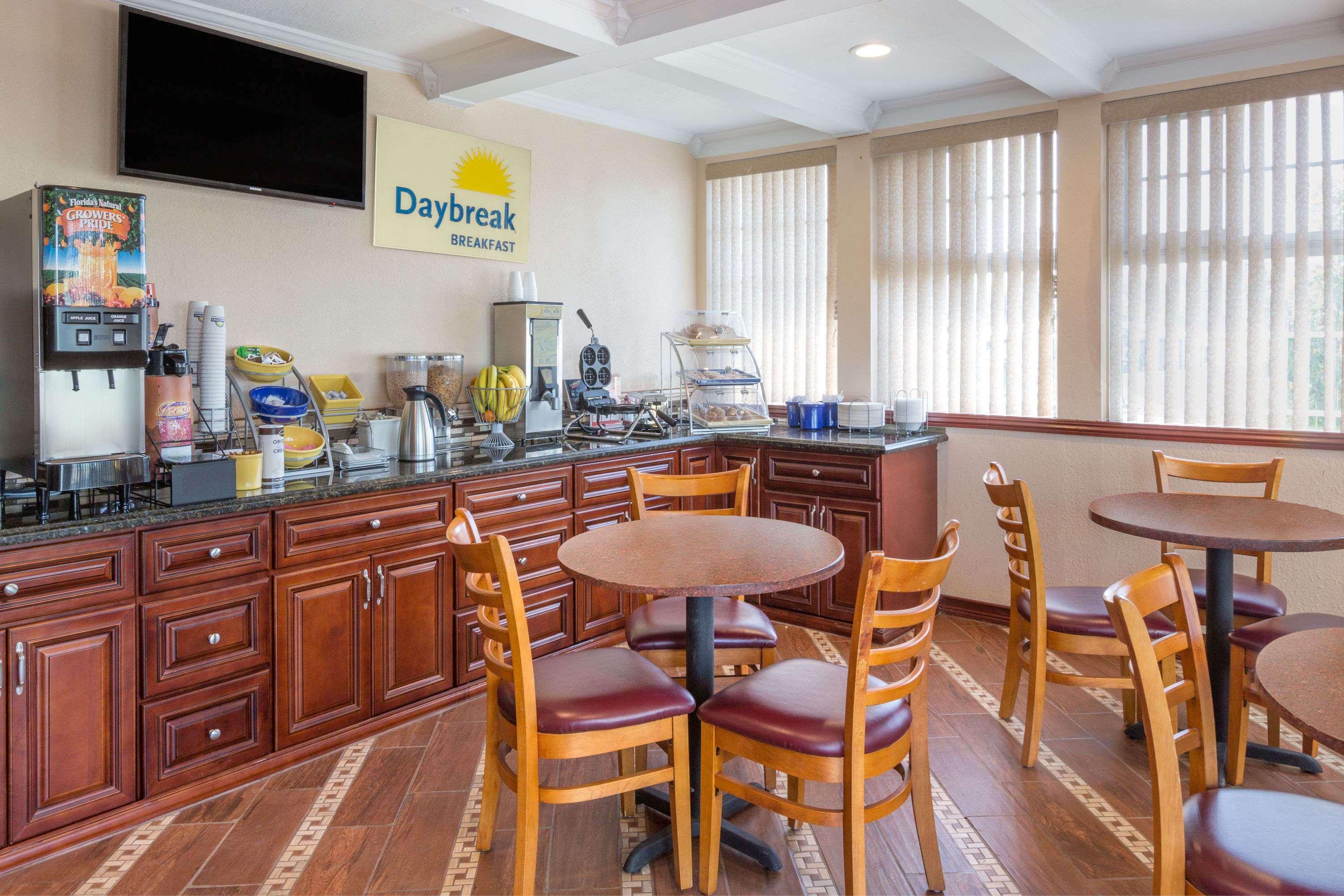 Days Inn By Wyndham Кінґ-Сіті Екстер'єр фото